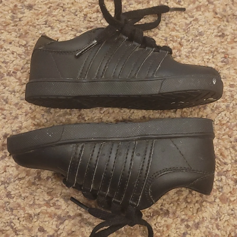 K-swiss black tennis shoes Infant 7